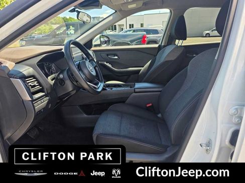 Used 2023 Nissan Rogue SV FWD image 10