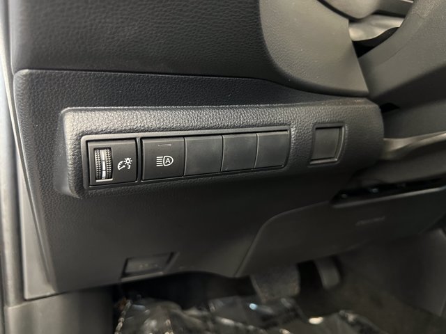 Used 2026 Toyota Corolla SE w/ SE Package FWD image 27