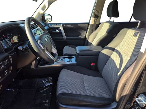 Used 2018 Toyota 4Runner SR5 AWD/4WD image 18