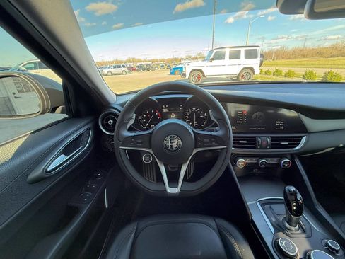 Used 2019 Alfa Romeo Giulia w/ Quick Order Package 22K Sport image 16
