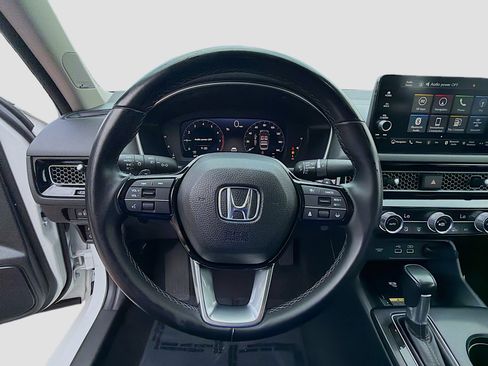 Used 2022 Honda Civic Touring image 10