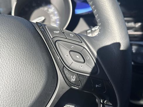 Used 2021 Toyota C-HR XLE image 18