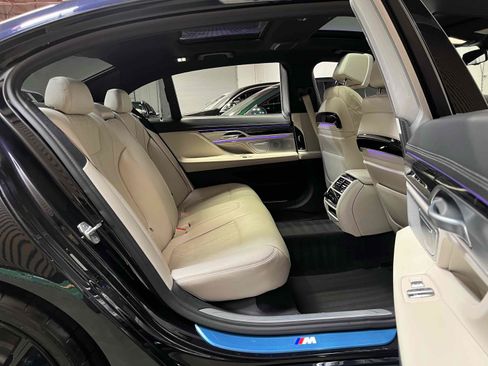 Used 2021 BMW 750i xDrive w/ Executive Package AWD/4WD image 29
