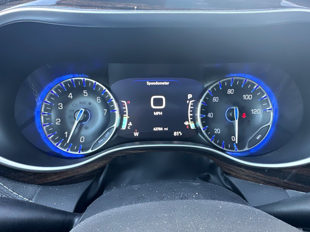 Used 2023 Chrysler Pacifica Limited w/ Uconnect Theater Family Group FWD image 48