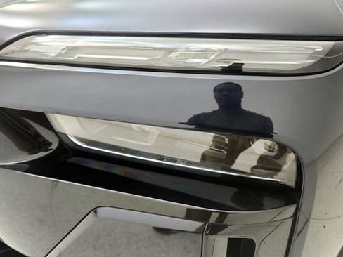 Used 2025 BMW i7 xDrive60 AWD/4WD image 24