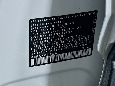 Used 2024 Volkswagen Tiguan SE image 12