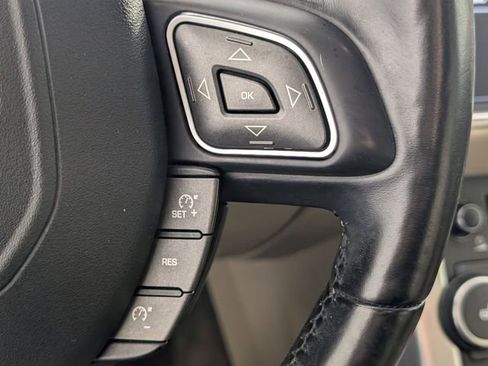 Used 2016 Land Rover Range Rover Evoque SE image 15