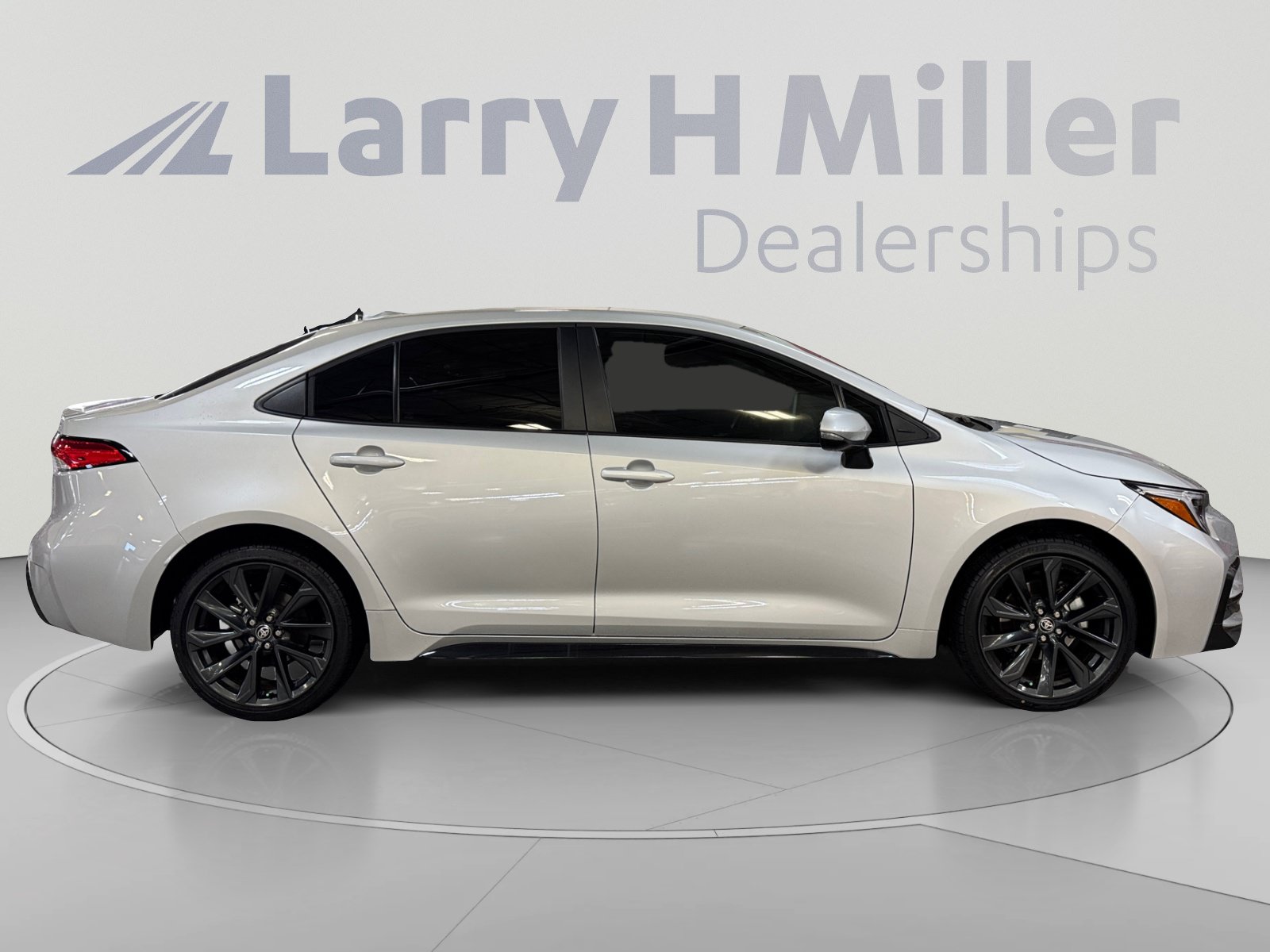 Certified 2026 Toyota Corolla SE w/ SE Package FWD image 6