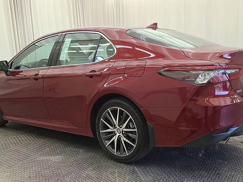 Certified 2022 Toyota Camry XLE w/ Cold Weather Package FWD image 9