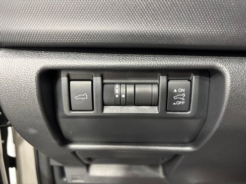 Used 2025 Subaru Forester Premium AWD/4WD image 31