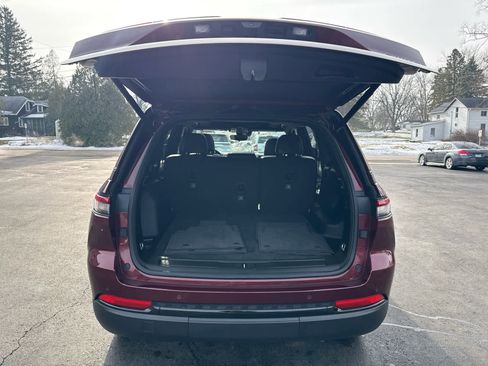 Used 2024 Jeep Grand Cherokee Limited w/ Black Appearance Package image 16