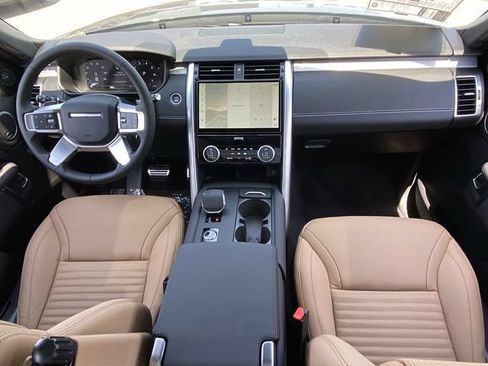 New 2025 Land Rover Discovery Dynamic SE AWD/4WD image 14