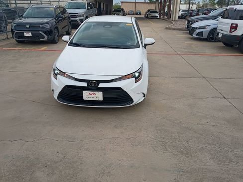 Used 2025 Toyota Corolla LE image 5