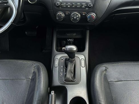 Used 2016 Kia Forte EX w/ EX Premium Package FWD image 12