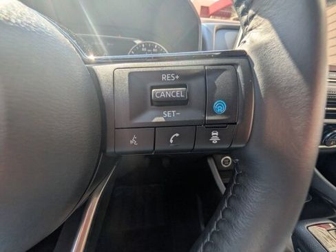 Used 2023 Nissan Rogue SV w/ SV Premium B Package FWD image 11