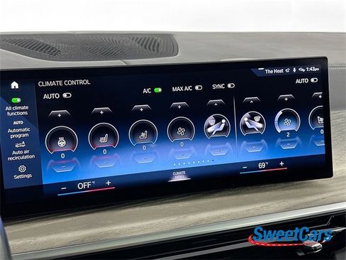 Used 2023 BMW X7 M60i w/ Executive Package image 34