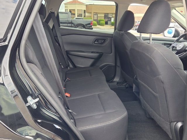 Used 2024 Nissan Rogue S AWD/4WD image 16