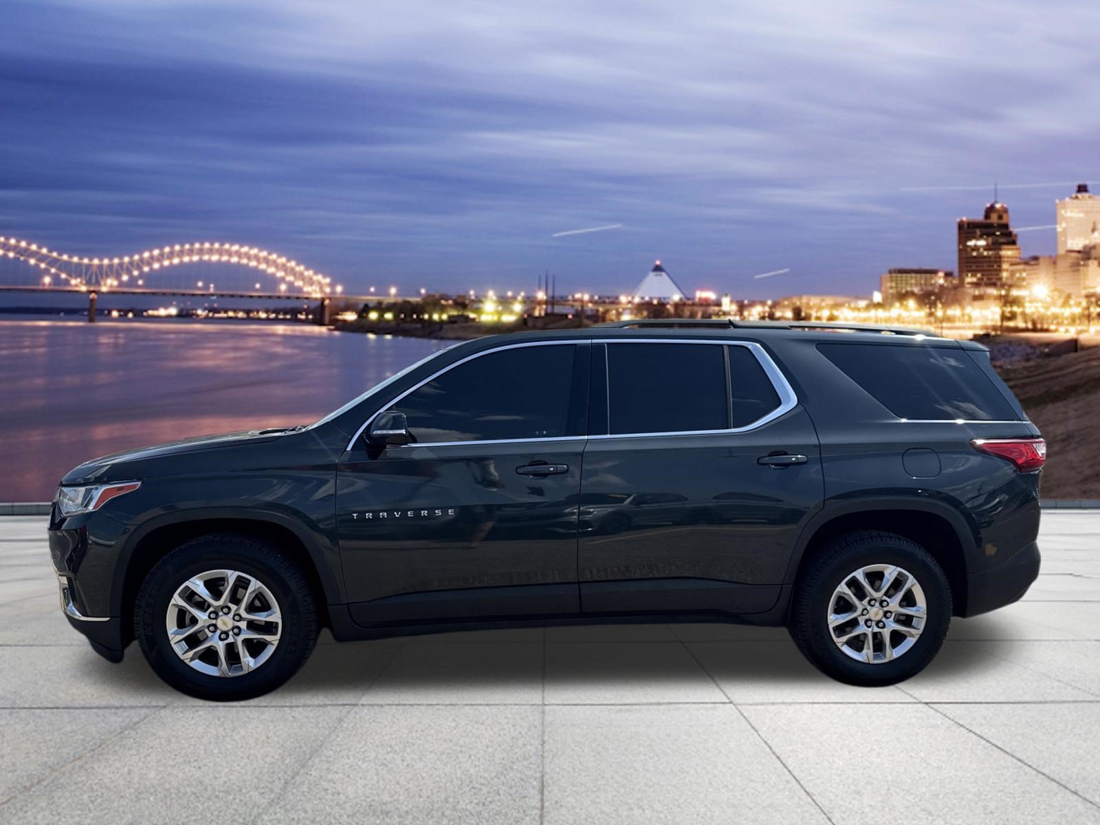 Used 2019 Chevrolet Traverse LT FWD image 2