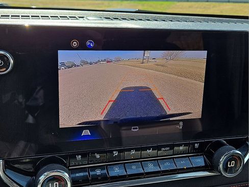 Used 2023 Chevrolet Colorado Z71 w/ Z71 Convenience Package 2 image 24