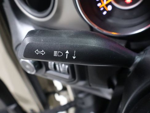 Used 2022 Jeep Wrangler Sport image 31