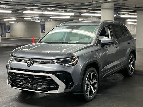 New 2025 Volkswagen Taos SEL image 3