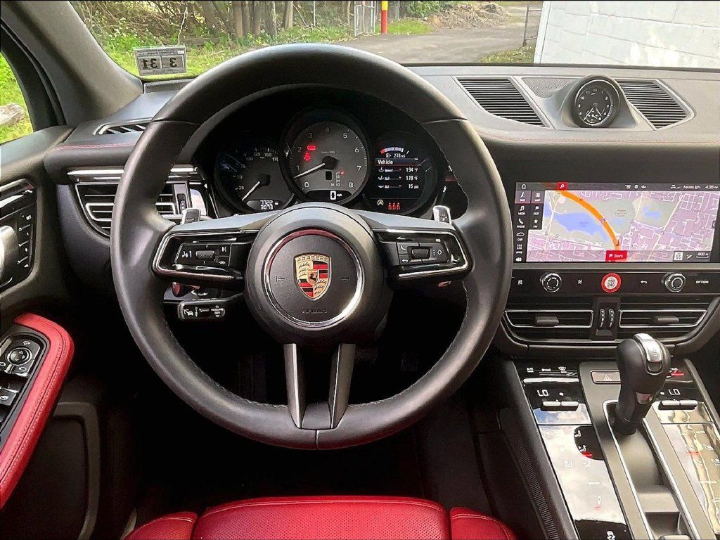 Certified 2026 Porsche Macan S AWD/4WD image 11