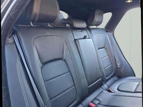 Used 2018 Jaguar F-PACE R-Sport image 22
