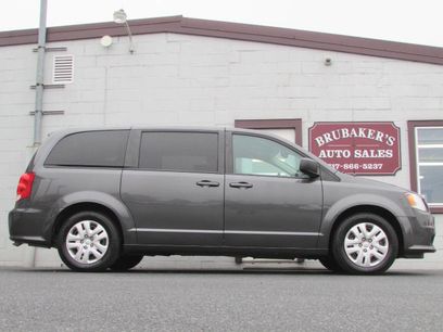 Used 2018 Dodge Grand Caravan SE w/ UConnect Hands-Free Group