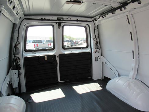 New 2026 GMC Savana 2500 w/ Enhanced Convenience Package RWD image 14