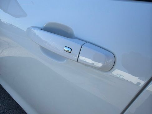 Used 2024 Chevrolet Equinox RS FWD image 11