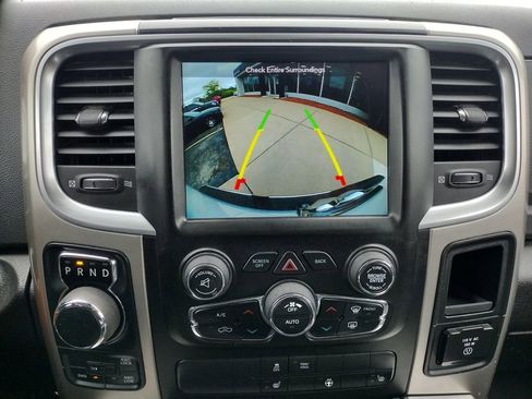 Used 2019 RAM 1500 Classic SLT w/ SLT Plus D←cor Group AWD/4WD image 4