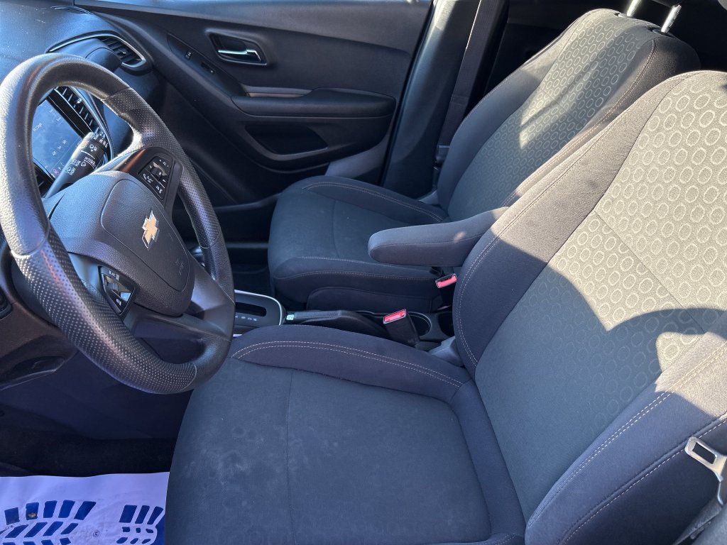 Used 2020 Chevrolet Trax LS w/ Tint and Cruise Package FWD image 11