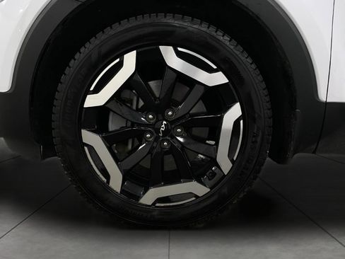 Used 2025 Kia Telluride EX w/ EX Captain's Chair Package AWD/4WD image 13