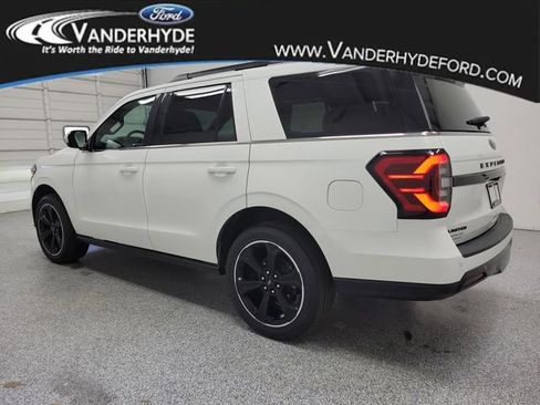 Used 2022 Ford Expedition Limited image 4