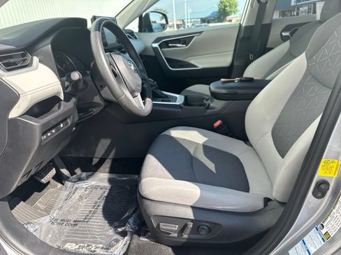 Used 2021 Toyota RAV4 XLE w/ XLE Grade Weather Package AWD/4WD image 14