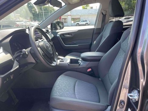 Used 2025 Toyota RAV4 XLE AWD/4WD image 17