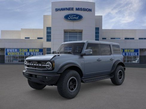 New 2025 Ford Bronco Outer Banks w/ Sasquatch Package AWD/4WD image 1