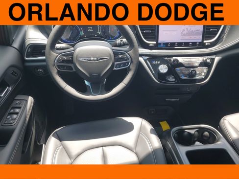 New 2026 Chrysler Pacifica Select image 8