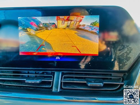 Used 2025 Chevrolet Trax LT w/ Driver Confidence Package image 32