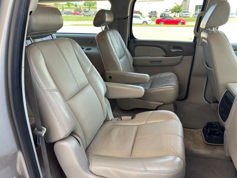 Used 2009 GMC Yukon XL SLT w/ Preferred Package AWD/4WD image 12