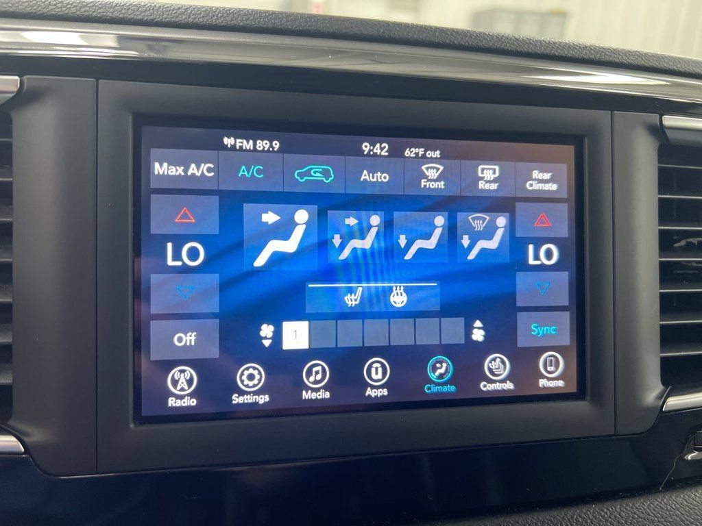 Used 2020 Chrysler Pacifica Touring-L FWD image 16