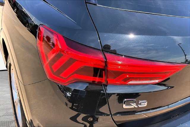 Used 2023 Audi Q3 2.0T Premium Plus AWD/4WD image 32