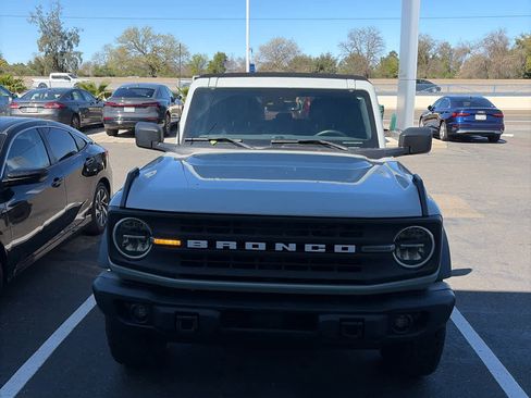 Used 2022 Ford Bronco Black Diamond image 3