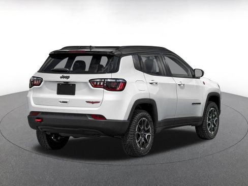 Used 2026 Jeep Compass Trailhawk AWD/4WD image 2