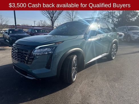 New 2026 Nissan Pathfinder Platinum image 3