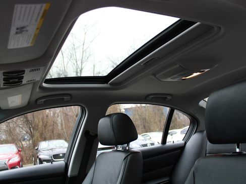 Used 2011 BMW 328i xDrive Sedan w/ Premium Pkg image 24