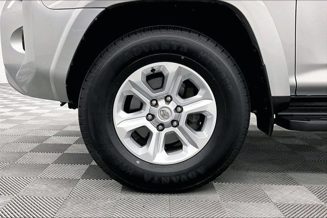Used 2024 Toyota 4Runner SR5 AWD/4WD image 9
