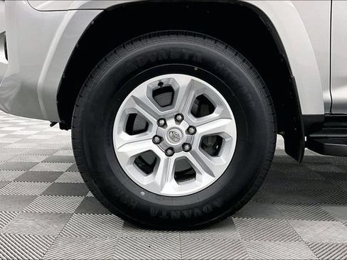 Used 2024 Toyota 4Runner SR5 AWD/4WD image 9
