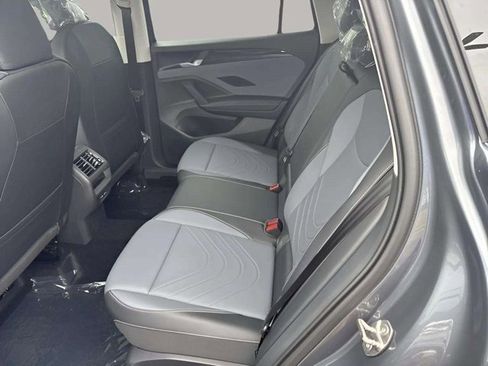 New 2025 Volkswagen Tiguan SE image 7