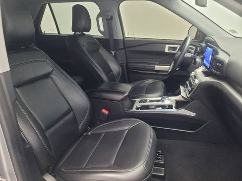 Used 2021 Ford Explorer XLT w/ Equipment Group 202A RWD image 21